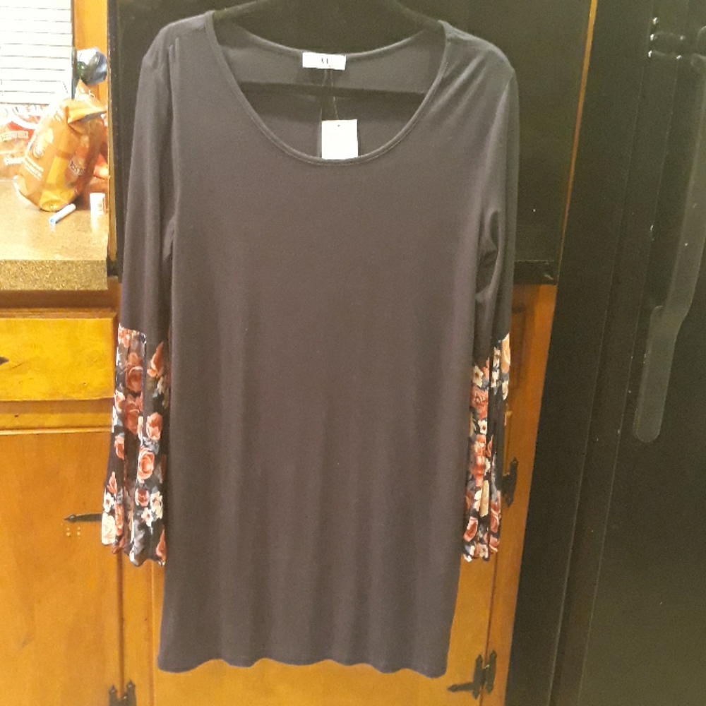 Floral sleeve dress